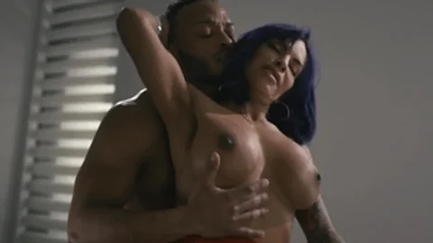 Transsensual: Black haired Ts Foxxy sensual kissing in the bed