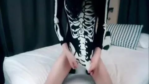 Goth teen ladyboy Jerk Herself Off In Her Face