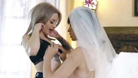 Trans Fixed - Brunette Korra Del Rio pussy licking