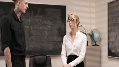 TBabe Casey Kisses Enjoys When Her Assistant Rammed His asshole